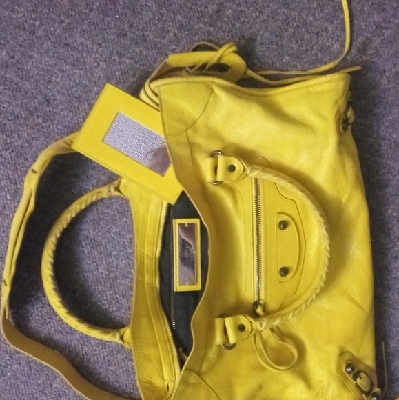 Balenciagia - Picture 2 of 6